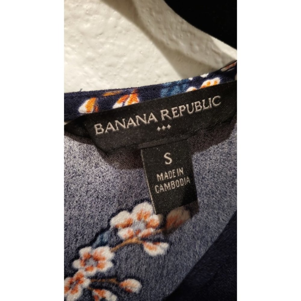 BANANA REPUBLIC Blue Navy Floral Print Top - Picture 3 of 3